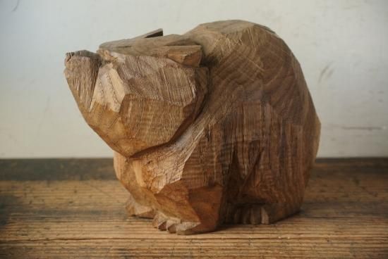 八雲の木彫り熊「ハツリ彫り」
