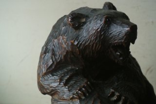 古い木彫り熊 「岩登り」