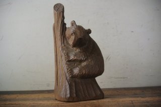 古い木彫り熊　木登り