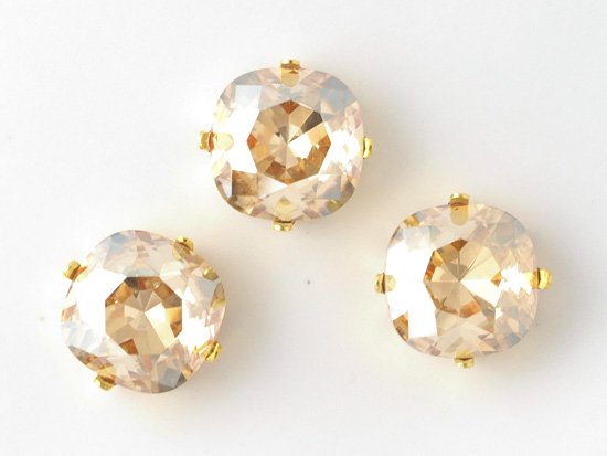 ceylon topaz luster square with setting 12mm