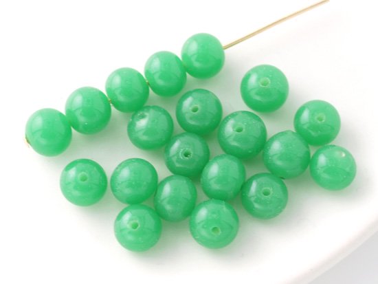 vintage green round beads 5.5mm