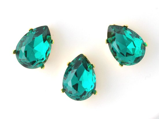 emerald green tear glass with setting 14x10mm