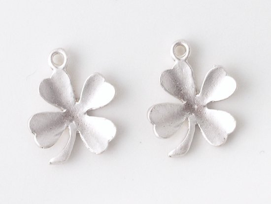 clover charm matte silver 14x11mm