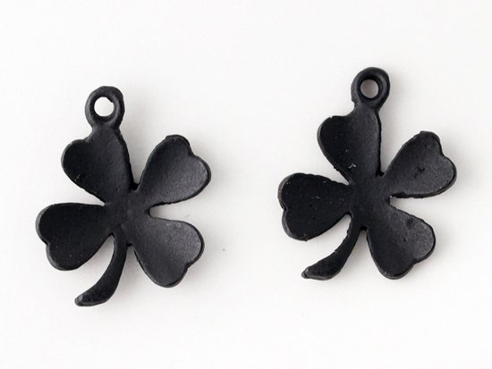 clover charm matte black 14x11mm