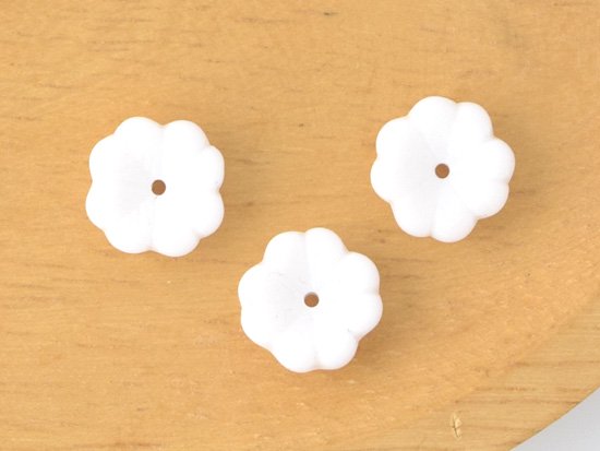 white clover beads 10.5mm