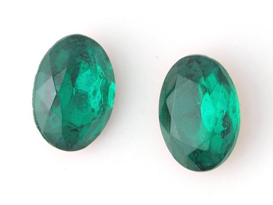 vintage emerald oval glass 14x10mm
