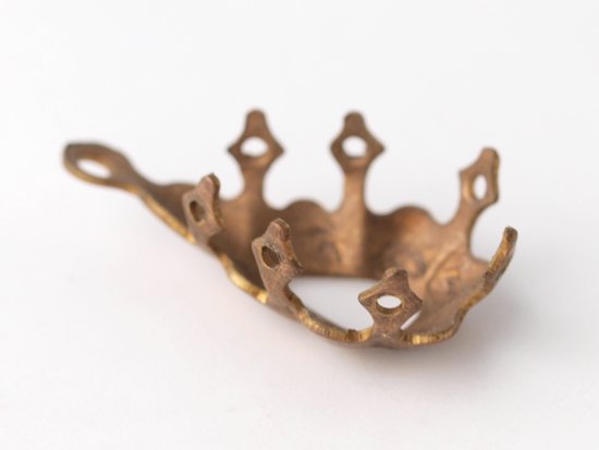 crown design tear setting antique gold 13x8mm