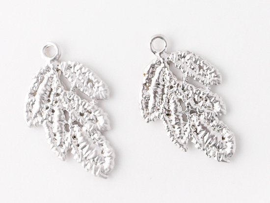 leaf race charm matte sliver 20x12mm