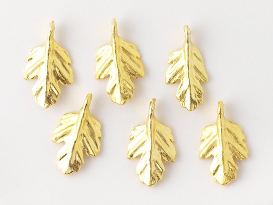 leaf charm matte yellow gold 14mm