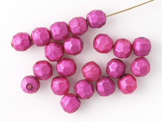<img class='new_mark_img1' src='https://img.shop-pro.jp/img/new/icons5.gif' style='border:none;display:inline;margin:0px;padding:0px;width:auto;' />vintage pink purple pearl cut beads 6mm