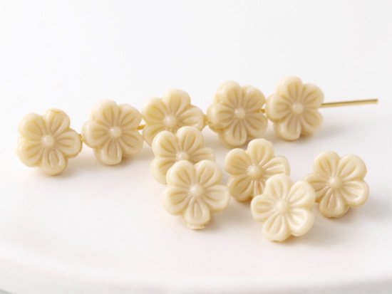 vintage beige flower beads 8mm