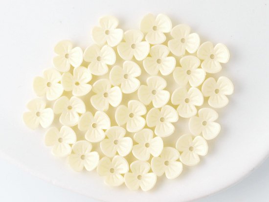 pearl ivory 3petal flower beads 9.5mm