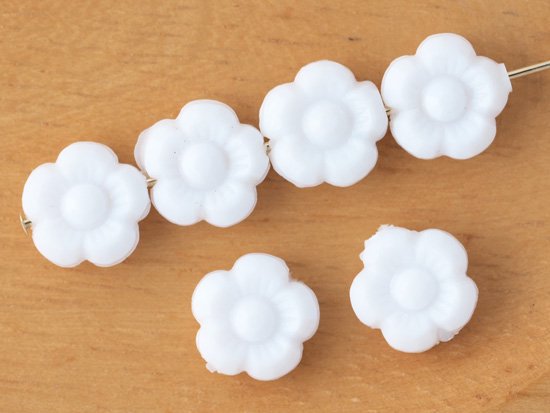 vintage white flower beads 10mm