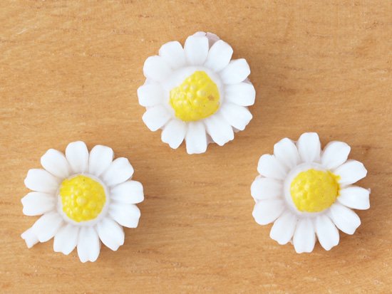 vintage white mum cabochon 10mm