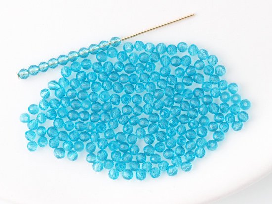 <img class='new_mark_img1' src='https://img.shop-pro.jp/img/new/icons5.gif' style='border:none;display:inline;margin:0px;padding:0px;width:auto;' />aqua blue round cut beads 2mm