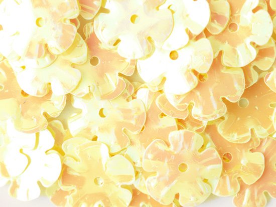 <img class='new_mark_img1' src='https://img.shop-pro.jp/img/new/icons5.gif' style='border:none;display:inline;margin:0px;padding:0px;width:auto;' />yellow AB 5petal flower spangle 10mm