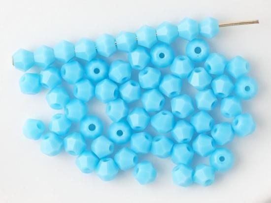 <img class='new_mark_img1' src='https://img.shop-pro.jp/img/new/icons5.gif' style='border:none;display:inline;margin:0px;padding:0px;width:auto;' />opaque light blue rhombus cut beads 4mm