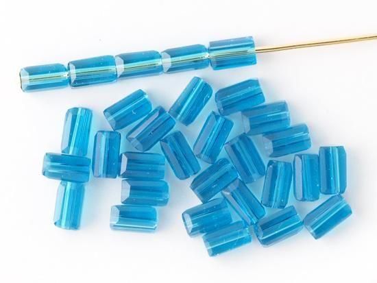 <img class='new_mark_img1' src='https://img.shop-pro.jp/img/new/icons5.gif' style='border:none;display:inline;margin:0px;padding:0px;width:auto;' />cerulean blue rectangle beads 5mm