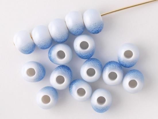 <img class='new_mark_img1' src='https://img.shop-pro.jp/img/new/icons5.gif' style='border:none;display:inline;margin:0px;padding:0px;width:auto;' />blue round pottery beads 5.5mm