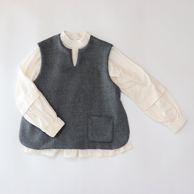 <img class='new_mark_img1' src='https://img.shop-pro.jp/img/new/icons8.gif' style='border:none;display:inline;margin:0px;padding:0px;width:auto;' />beaver vest / gray