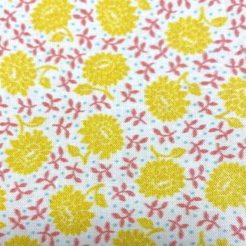 <img class='new_mark_img1' src='https://img.shop-pro.jp/img/new/icons1.gif' style='border:none;display:inline;margin:0px;padding:0px;width:auto;' />QT FABRICS FLORAL FLIRTATION 