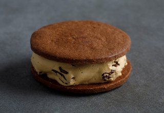 珈琲&ラムレーズン　ホワイトチョコバターサンドクッキー