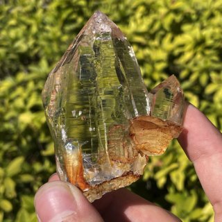 ガネーシュヒマール産 アクチノライト(緑閃石)入り水晶 勾玉 ｜Mabolocci Crystal｜ヒマラヤ水晶専門店 マボロシ