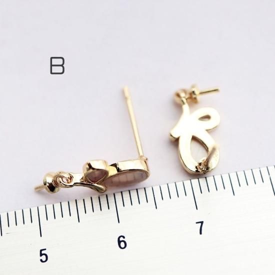 真鍮製 白蝶貝 蝶々ピアス | 金アレ対応 - アクセサリーパーツ