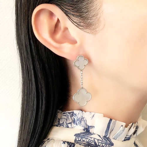 クローバー 2連ピアス - AR JEWELRY