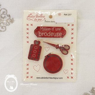 フランス製ボタンパーツ◆メゾン・ブロドゥリー（４種類の刺繍モチーフ）【レッド】