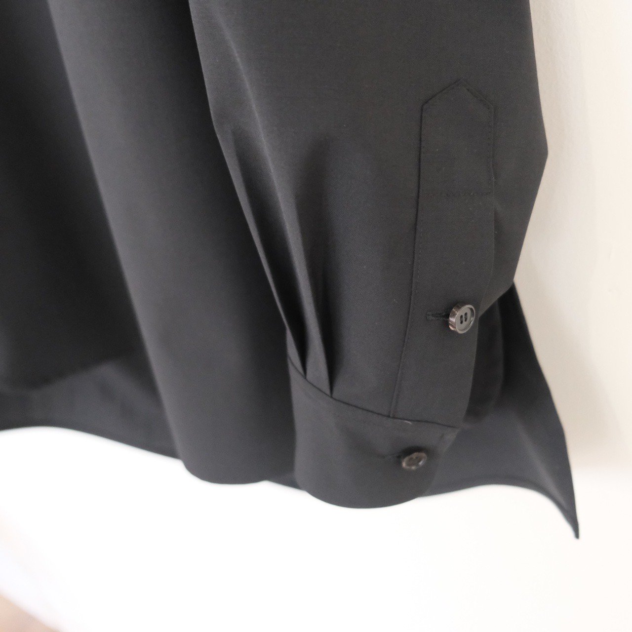 un/unbient (アン) / V-NECK PULLOVER SHIRT(Black)