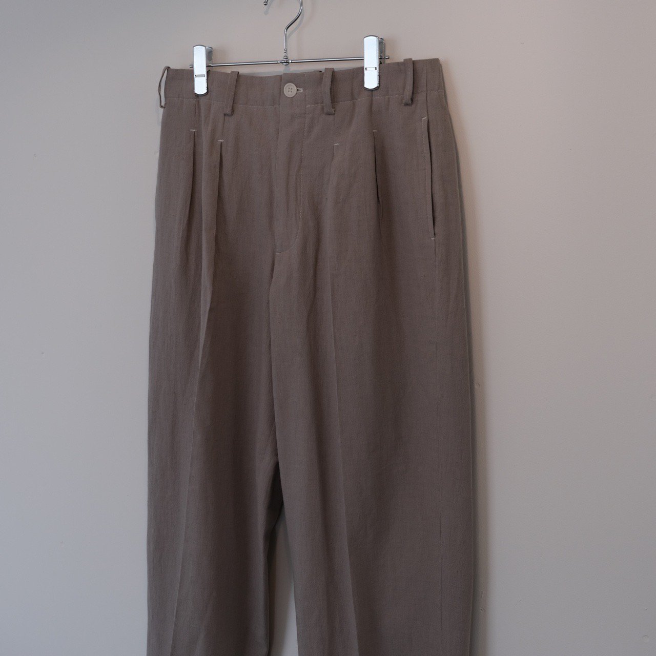 Gorsch(ゴーシュ）/ Cotton Linen slab cloth Two In-tack Wide Trousers(Moss)