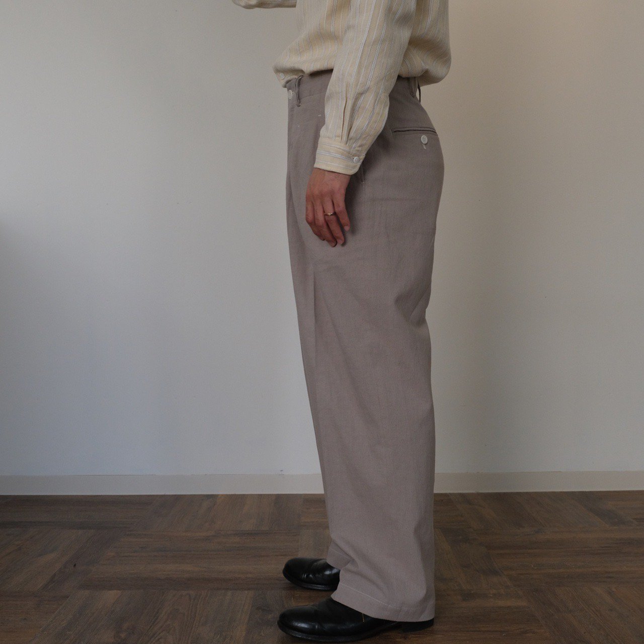 Gorsch(ゴーシュ）/ Cotton Linen slab cloth Two In-tack Wide Trousers(Moss)