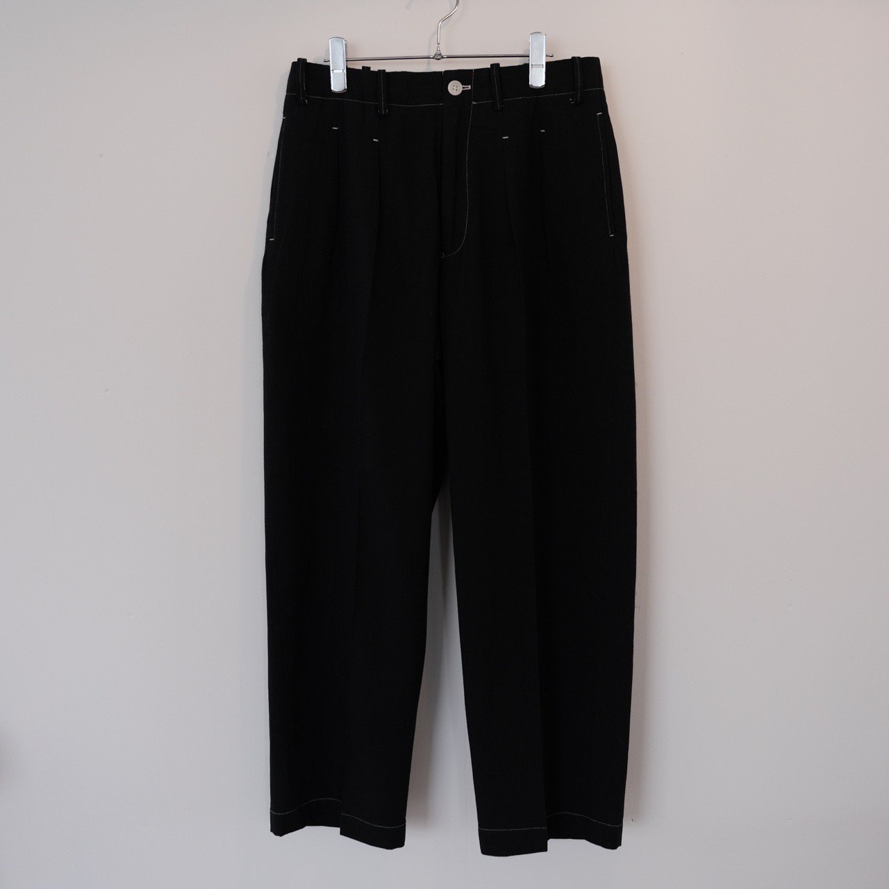 Gorsch(ゴーシュ）/ Cotton Linen slab cloth Two In-tack Wide Trousers(Black)