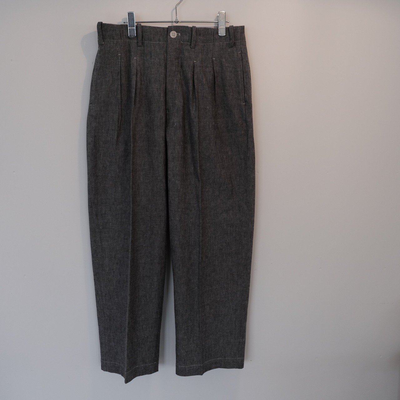 Gorsch(ゴーシュ）/ Rough Woven Twill Two In-tack Wide Trousers(Ash)