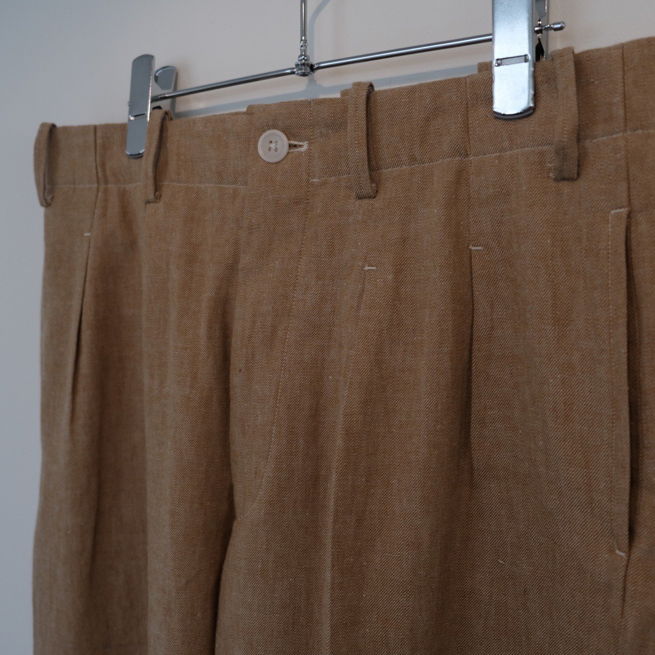 Gorsch(ゴーシュ）/ Rough Woven Twill Two In-tack Wide Trousers(Siol)