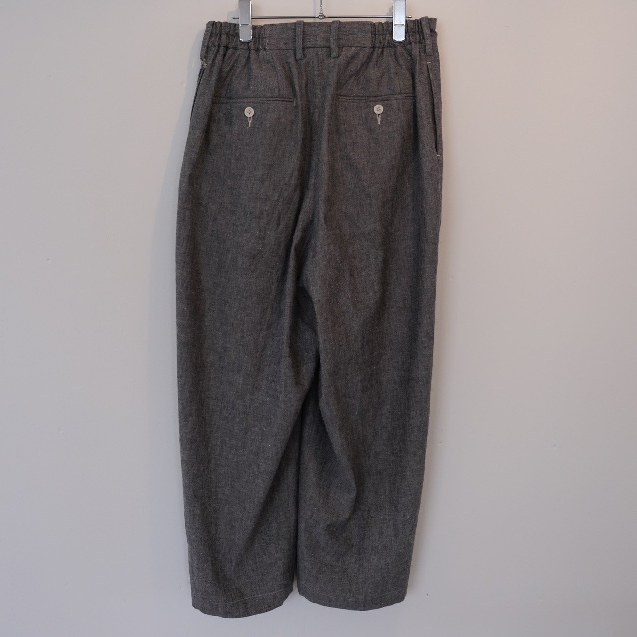 Gorsch(ゴーシュ）/ Rough Woven Twill Two out-tack flowing Trousers(Ash)