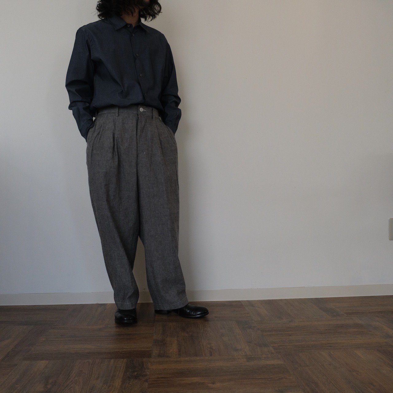 Gorsch(ゴーシュ）/ Rough Woven Twill Two out-tack flowing Trousers(Ash)