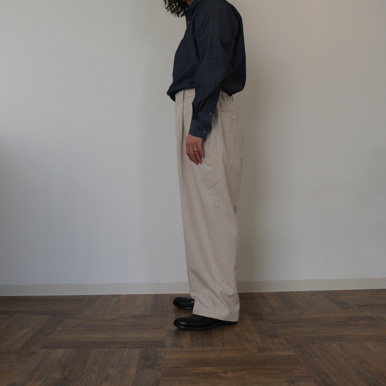 Gorsch(ゴーシュ）/ Rough Woven Twill Two out-tack flowing Trousers 
