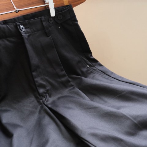 ULTERIOR(َÎ؎) / FINX COTTON WEST-POINT TUCKED PANTS(2 colors)