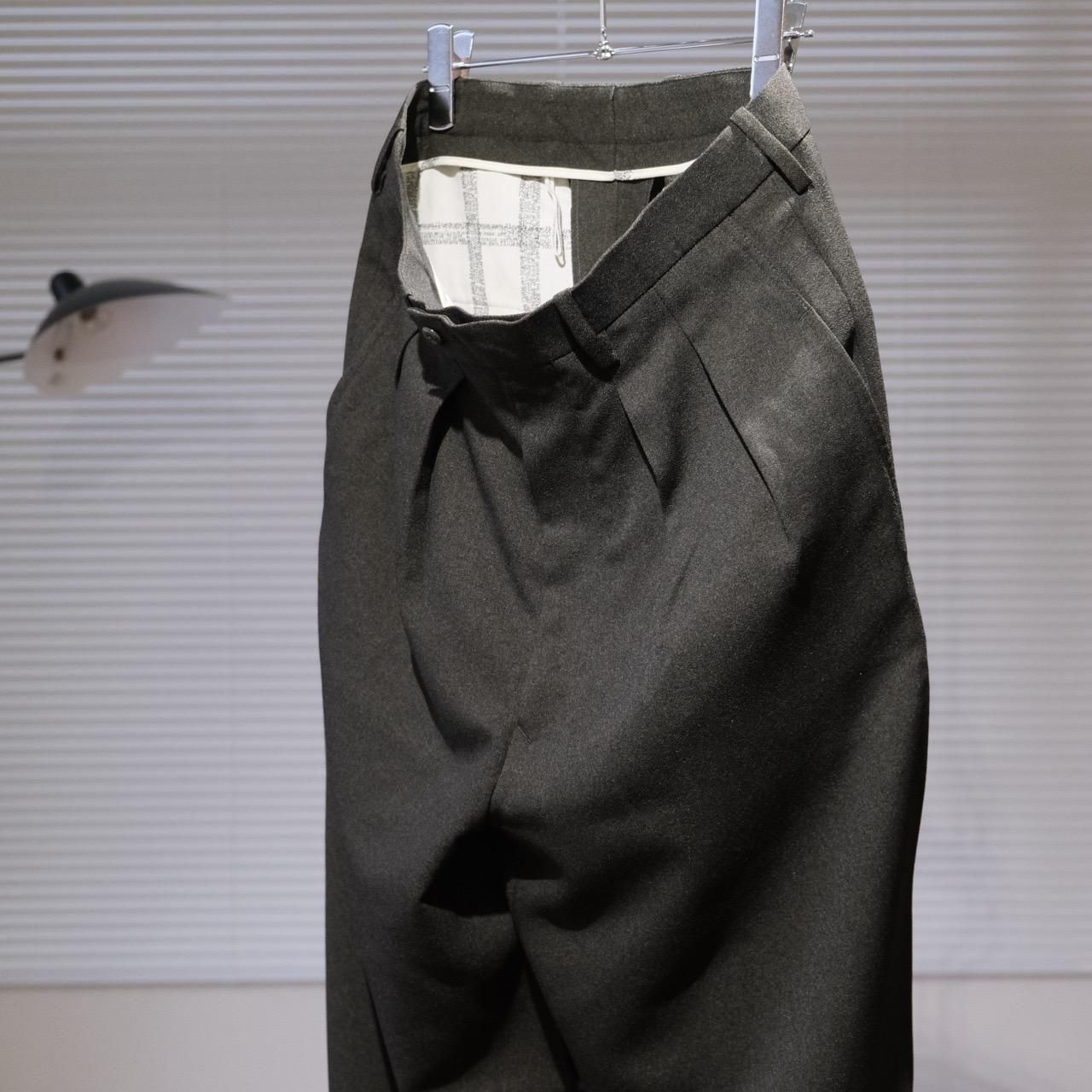 m's braque(エムズ ブラック) / TUCKED BAGGY PANTS Khaki Amundsen