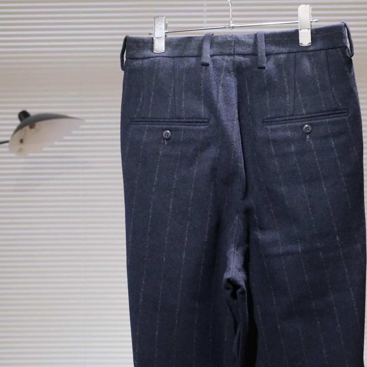m's braque(エムズ ブラック) / TUCKED BAGGY PANTS Navy Stripe