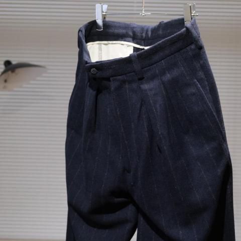 m's braque(ॺ ֥å) / TUCKED BAGGY PANTS Navy Stripe