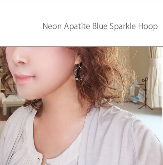ネオン・ブルーの輝きが眩い！ 小粒アパタイトを紡いだフープ, Faceted Round Apatite ＆ Seamless Beads K14GF  Hoop Earrings, - 天然石ピアス・ネックレスの通販 | LEDA ART (レダアート)