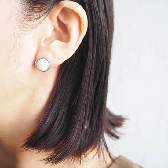 ピアス【Modern】/マザーオブパールカボッションピアス - Accessory Shop Ouca