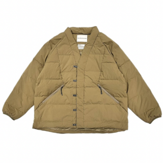 <img class='new_mark_img1' src='https://img.shop-pro.jp/img/new/icons25.gif' style='border:none;display:inline;margin:0px;padding:0px;width:auto;' />White Mountaineering x TAION HANTEN DOWN JACKET Khaki