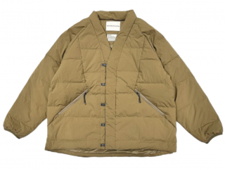 <img class='new_mark_img1' src='https://img.shop-pro.jp/img/new/icons25.gif' style='border:none;display:inline;margin:0px;padding:0px;width:auto;' />White Mountaineering<br>WM x TAION<br>HANTEN DOWN JACKET<br>Khaki