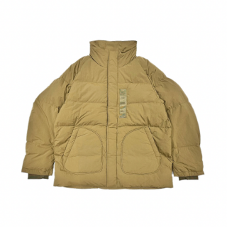 <img class='new_mark_img1' src='https://img.shop-pro.jp/img/new/icons25.gif' style='border:none;display:inline;margin:0px;padding:0px;width:auto;' />White Mountaineering x TAION DOWN JACKET Khaki