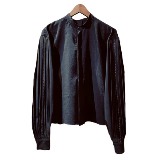 <img class='new_mark_img1' src='https://img.shop-pro.jp/img/new/icons65.gif' style='border:none;display:inline;margin:0px;padding:0px;width:auto;' />itochi Polyester voile pleated sleeve blouse<br>Black