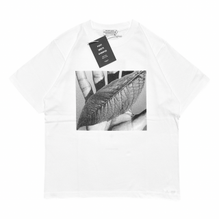 <img class='new_mark_img1' src='https://img.shop-pro.jp/img/new/icons25.gif' style='border:none;display:inline;margin:0px;padding:0px;width:auto;' />POET MEETS DUBWISE<br>LEAF T-Shirt White